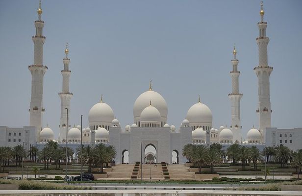 Abu Dhabi City & Sheikh Zayed Mosque Tour