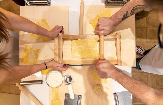 Cesarine: Home Cooking Class & Meal with a Local in Varenna