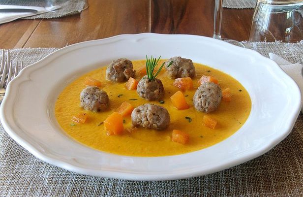 Lunch or dinner and cooking demo at a local home in Padova