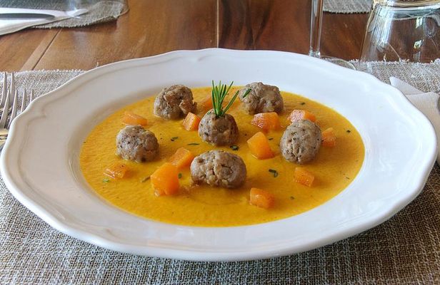 Lunch or dinner and cooking demo at a local home in Vico Equense