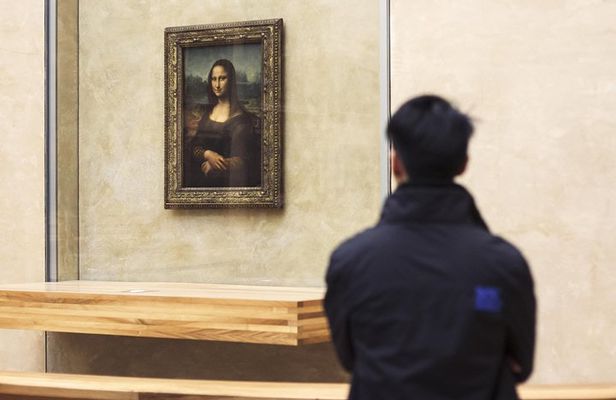 Louvre Museum Skip-the-Line Highlights Tour with Mona Lisa