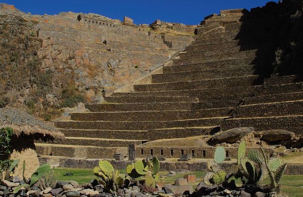 Pisac Indian Market and Ollantaytambo Fortress with Lunch