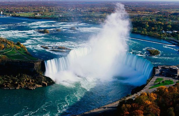 Toronto: Niagara Falls Day tour: Boat, Journey Behind and Tower