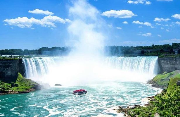 Small Group Niagara Tour from Toronto with Boat
