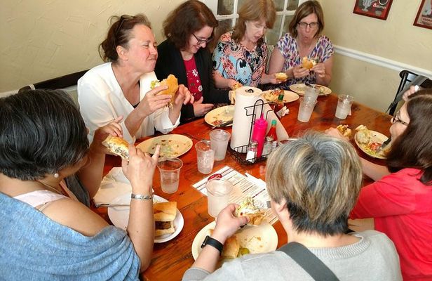New Orleans Weekend Garden District Food and History Tour 