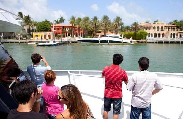 Biscayne Bay Boat Tour in Miami