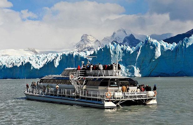 Perito Moreno SAFARI NAUTICO navigation combined with FOOTBRIDGES guided tour