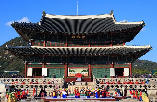 Walking Tour with Gyeongbokgung Palace, Bukchon, Insadong