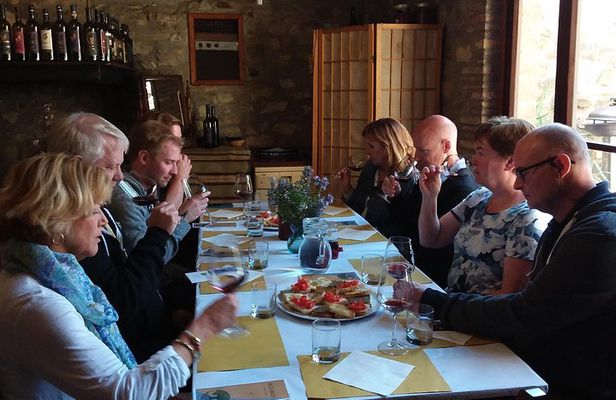 Discover Montalcino through its best productions: Brunello & Saffron!!