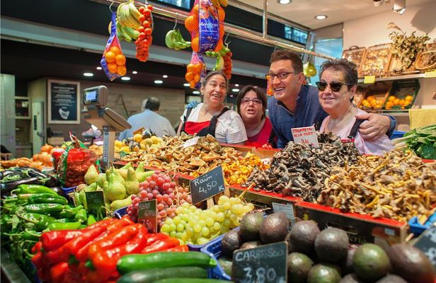 Private Barcelona Market Tour & Paella Cooking Class with Josh