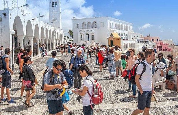 Walking Tour of Fira Town