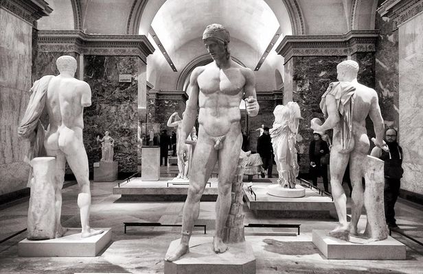Semi-Private Homoerotic Louvre Tour with Reserved Entrance Time