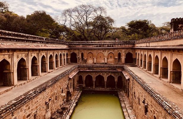 Private Walking Tour: South Delhi Heritage including Qutub Minar and Mehrauli Archaeological Park