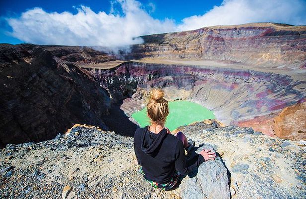 Santa Ana Volcano Hike Tour from Surf City