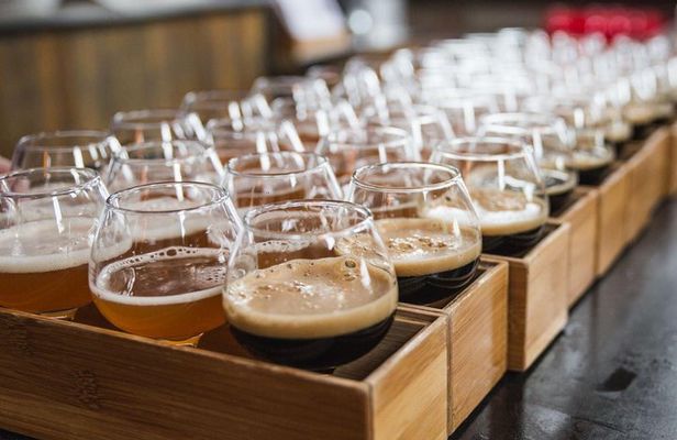 Original Cleveland Guided Brewery Tour with Lunch or Dinner