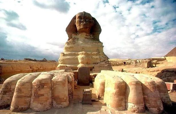 Best Private Full Day Tour to Giza Pyramids, Sphinx, Citadel and Old Cairo