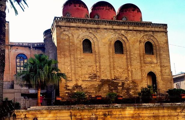 A walk among the monuments and markets of Palermo