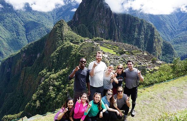 Sacred Valley Tour to Machu Picchu from Cusco 2-Day