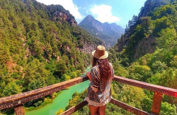 Chouwen Lake Hiking & Swimming