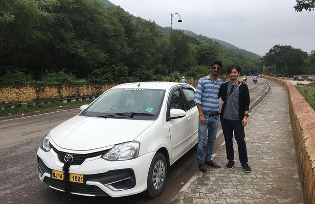 Jaipur All-Inclusive City Tour by Car with Guide, Tickets & Lunch