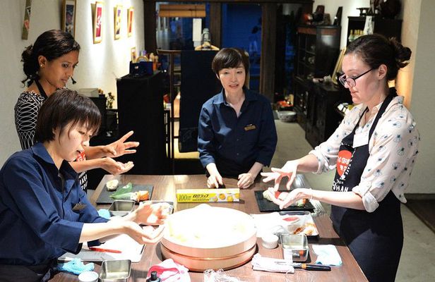 Private Market Tour and Sushi Class in Asakusa with a Chef