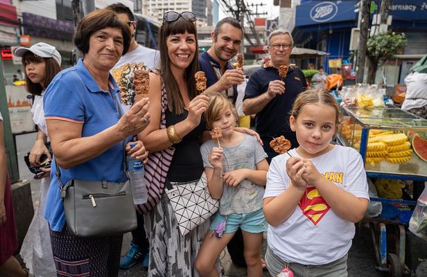 Bangkok Food Tour of Bang Rak with Local Guide