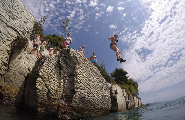Deep Water Solo and Cliff Jumping Tour in Split 
