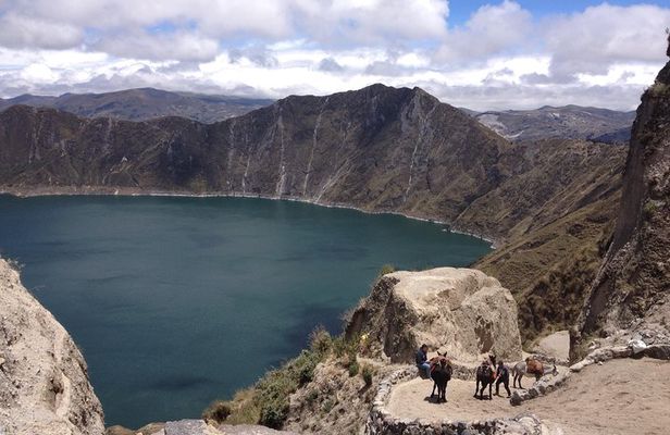 Private Quilotoa Lagoon and Toachi Canyon Including Local Family Visit