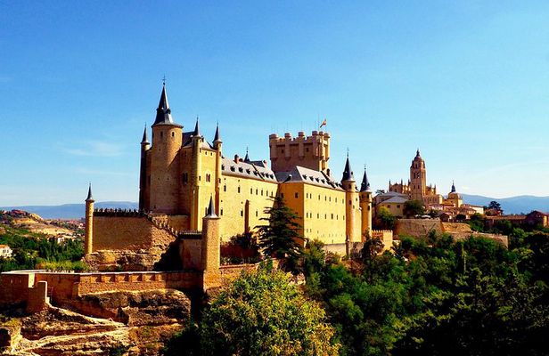 Segovia with Winery & Tasting Small Group Tour from Madrid