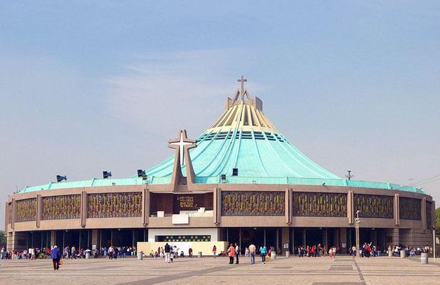 2 Days visiting Basilica of Guadalupe, Pyramids, Frida Kahlo museum & Xochimilco
