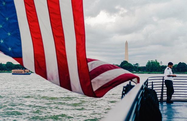 Washington DC Premier Dinner Cruise