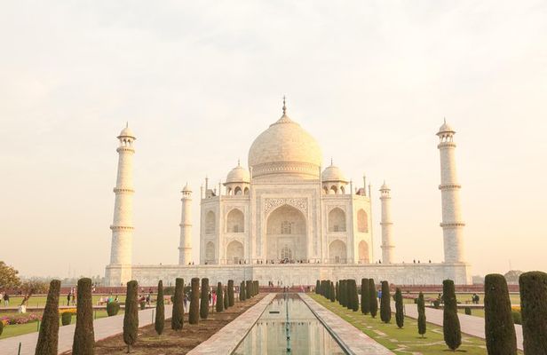 Private Taj Mahal at Sunrise and Agra Day Tour from Delhi