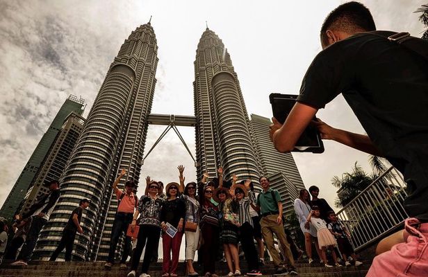 Private Kuala Lumpur Photographic Tour With Petronas Towers & Sky Box K.L Tower