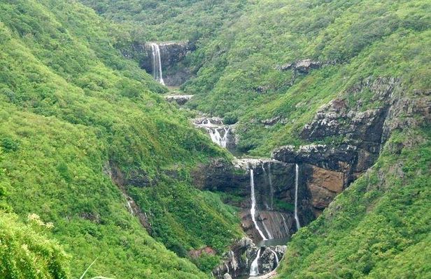 Mauritius-7 Cascades (Tamarind Falls)incl. Guide & Hotel Transfer