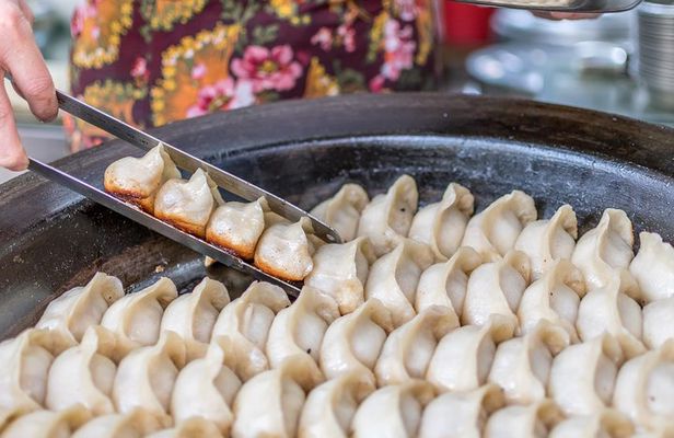 Eat Like a Local: Street Breakfast Tour in Shanghai