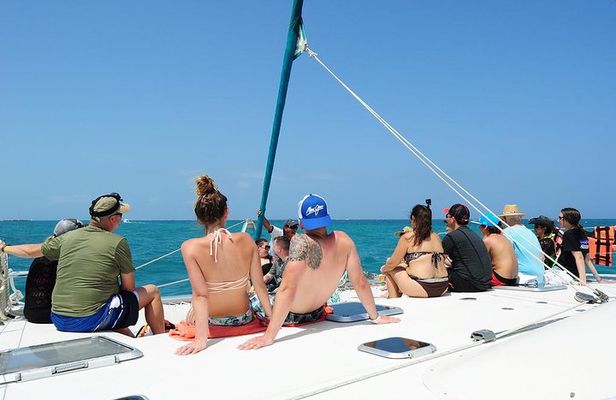 Catamaran Sail and Snorkeling Tour with Open Bar in Puerto Morelos