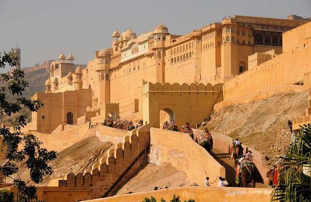 All Inclusive Private Jaipur City Tour with 5-star Lunch & Guide