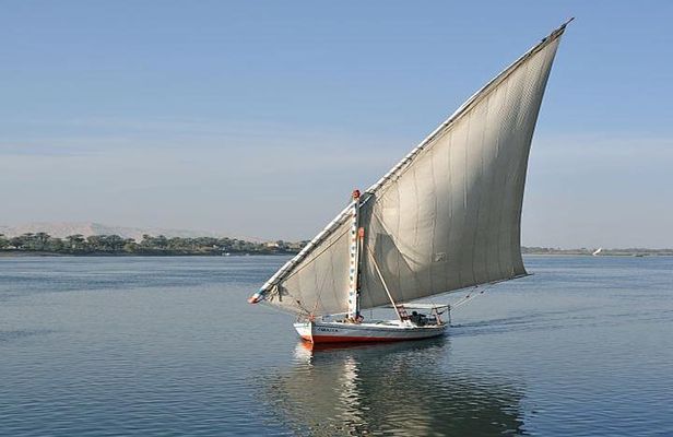 1-Hour Private Felucca Cruise on the Nile River with traditional food 