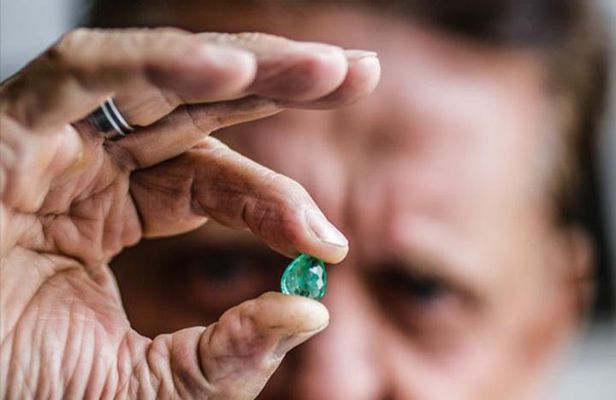 Exclusive Emerald Tour in Bogota