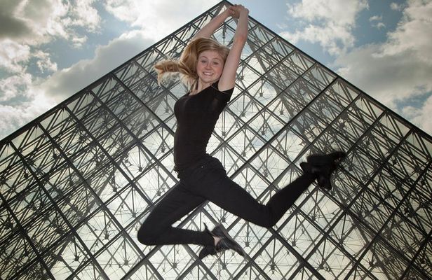 Professional Photo Shoot Walking Tour in Central Paris