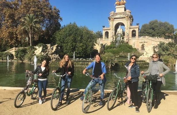 Highlights of Barcelona - Sunset Private Bike Tour with Cava