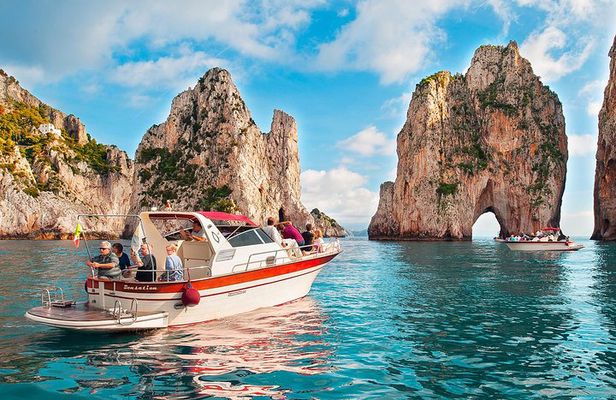 Very Small Group Capri Boat Excursion with Transfer from Positano