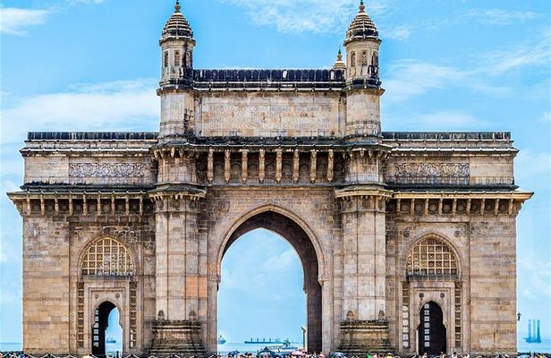 South Mumbai City with Dharavi Slum Tour in Private Vehicle