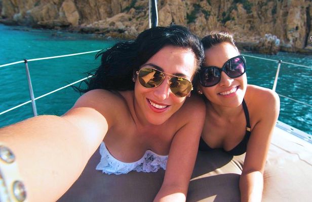 Lands End Luxury Sail and Snorkel Cruise in Cabo San Lucas