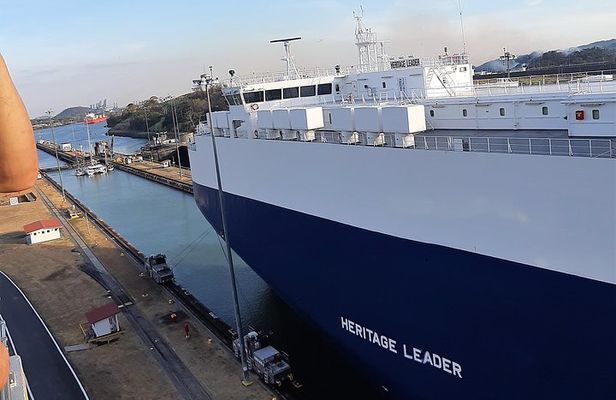 Half-Day City and Panama Canal Tour