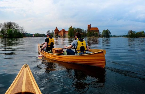 CASTLE ISLAND - Premium guided canoe tour at Trakai Historical Park