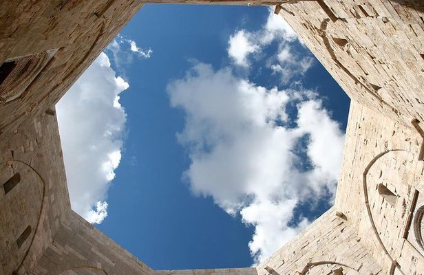 Tour with transfer from Bari to Castel del Monte