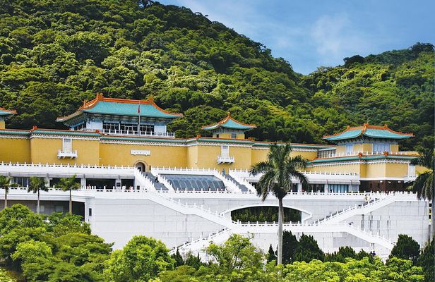 Taipei City Tour with National Palace Museum Ticket