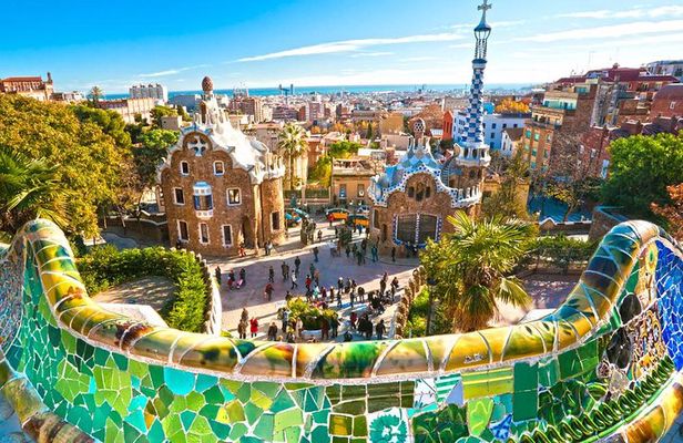 Best of Barcelona and Montserrat: Pickup and Skip-the-Line Ticket