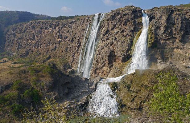 Mountain Tour - Darbat falls, Jebel Samhan, sinkholes, baobabs